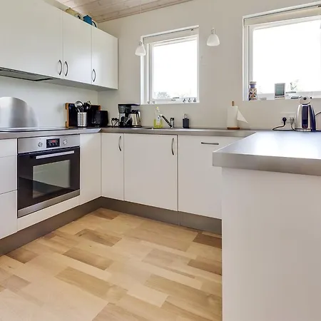 Three-bedroom Holiday In 펜션 *