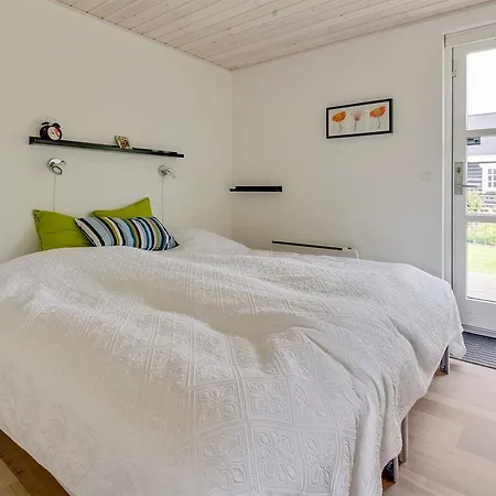 Three-bedroom Holiday In * Hals