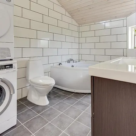 펜션 Three-bedroom Holiday In Hals