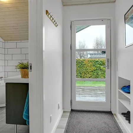 Three-bedroom Holiday In 펜션 *