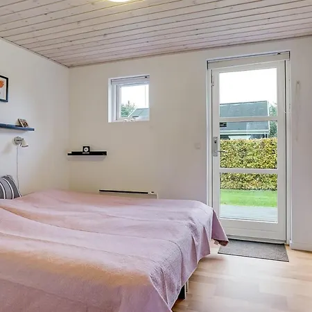 펜션 Three-bedroom Holiday In
