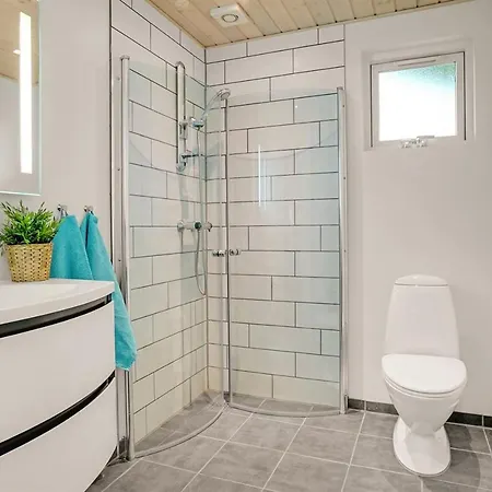 Three-bedroom Holiday In Hals