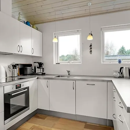 펜션 Three-bedroom Holiday In *