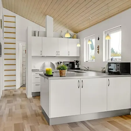 Three-bedroom Holiday In 펜션 *